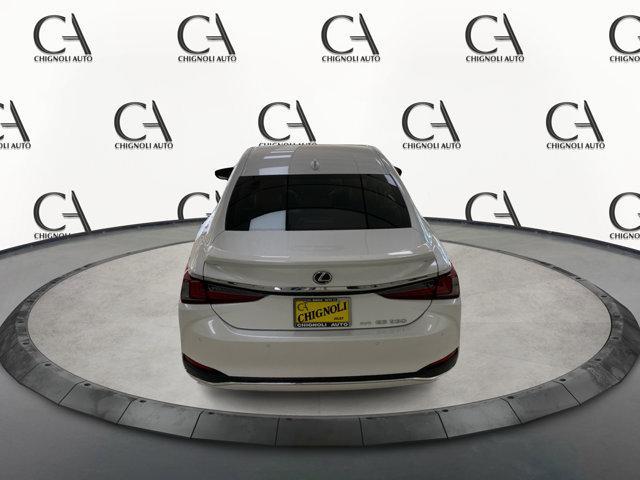 Photo of 2022 Eminent White Pearl Lexus ES 250