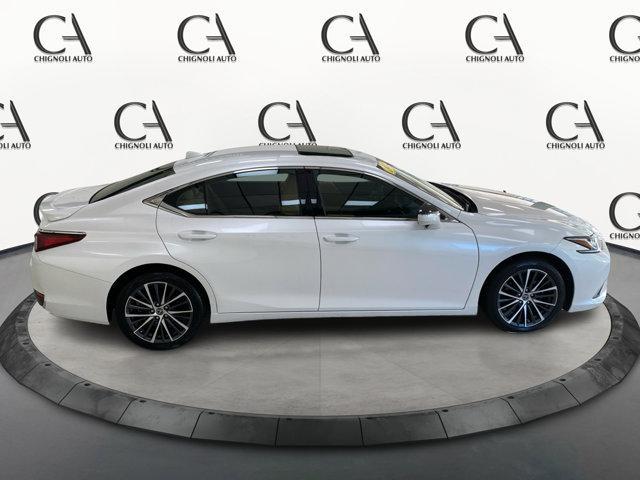 Photo of 2022 Eminent White Pearl Lexus ES 250