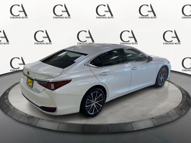 Photo of 2022 Eminent White Pearl Lexus ES 250