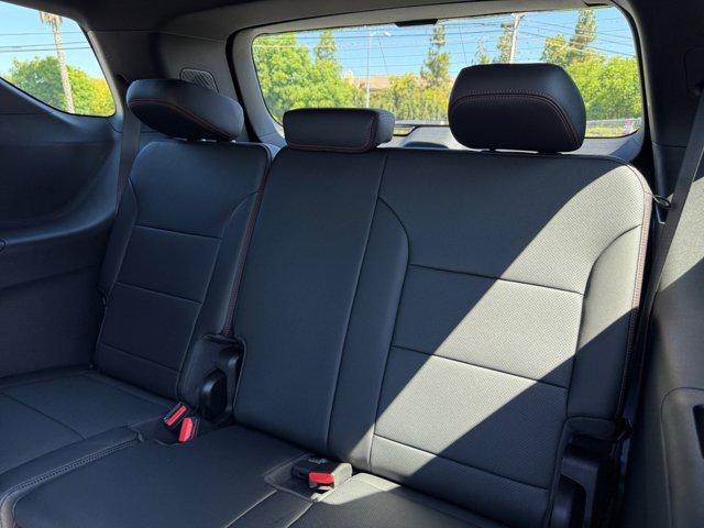 Photo of 2025 Sterling Gray Metallic Chevrolet Traverse