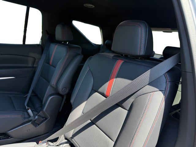 Photo of 2025 Sterling Gray Metallic Chevrolet Traverse