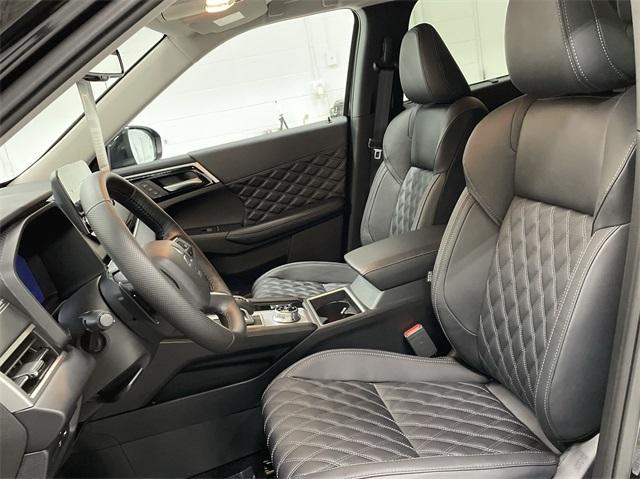 Photo of 2025 Black Mitsubishi Outlander PHEV