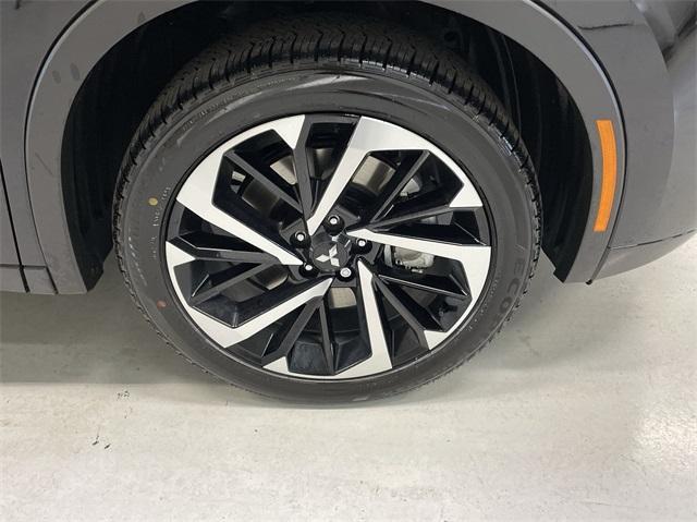Photo of 2025 Black Mitsubishi Outlander PHEV