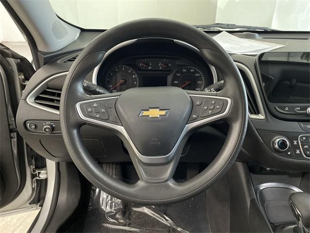 Photo of 2022 Silver Ice Metallic Chevrolet Malibu