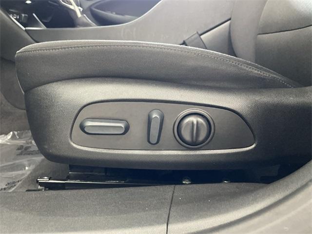 Photo of 2022 Silver Ice Metallic Chevrolet Malibu