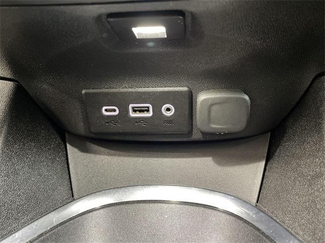Photo of 2022 Silver Ice Metallic Chevrolet Malibu
