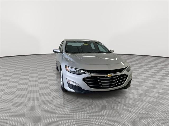 Photo of 2022 Silver Ice Metallic Chevrolet Malibu