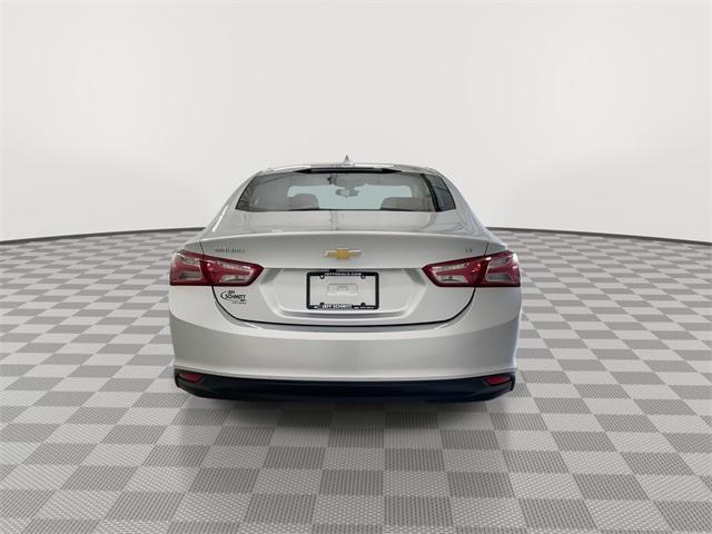 Photo of 2022 Silver Ice Metallic Chevrolet Malibu