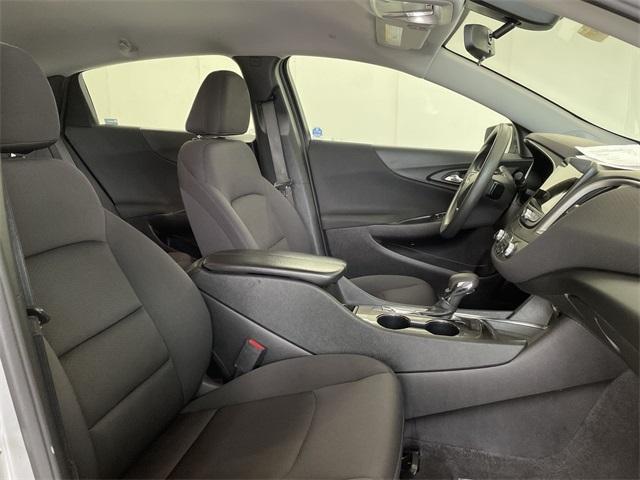 Photo of 2022 Silver Ice Metallic Chevrolet Malibu