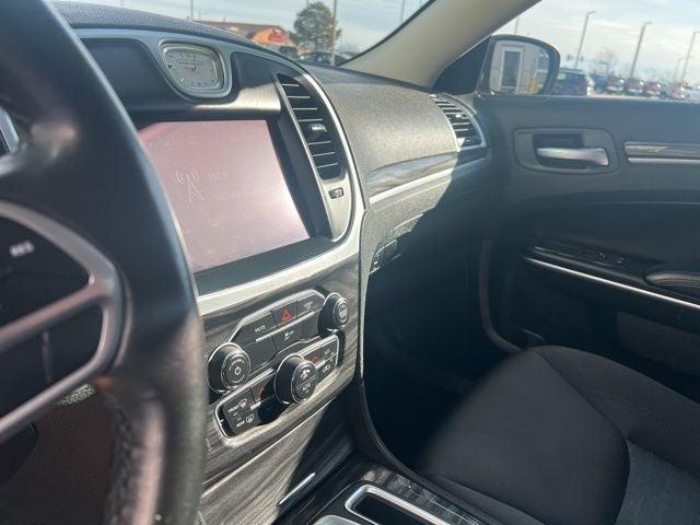 Photo of 2022 Granite Crystal Metallic Clearcoat Chrysler 300
