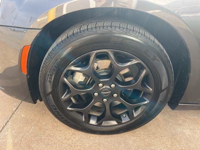 Photo of 2022 Granite Crystal Metallic Clearcoat Chrysler 300