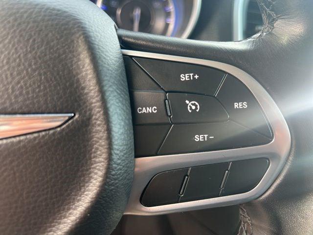 Photo of 2022 Granite Crystal Metallic Clearcoat Chrysler 300