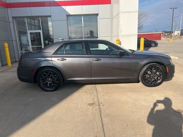 Photo of 2022 Granite Crystal Metallic Clearcoat Chrysler 300