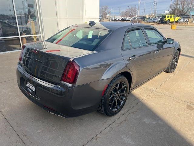 Photo of 2022 Granite Crystal Metallic Clearcoat Chrysler 300