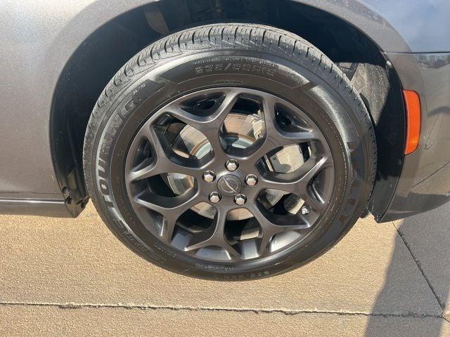 Photo of 2022 Granite Crystal Metallic Clearcoat Chrysler 300
