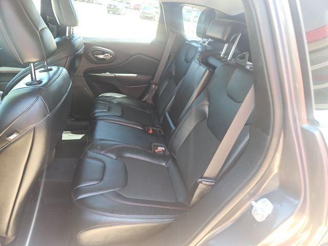 Photo of 2022 Granite Crystal Metallic Clearcoat Jeep Cherokee