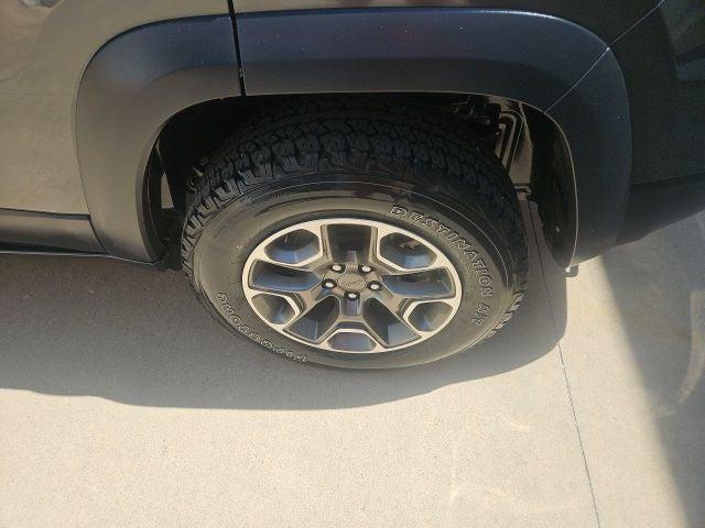 Photo of 2022 Granite Crystal Metallic Clearcoat Jeep Cherokee