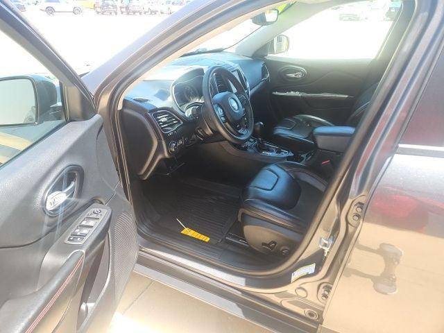 Photo of 2022 Granite Crystal Metallic Clearcoat Jeep Cherokee