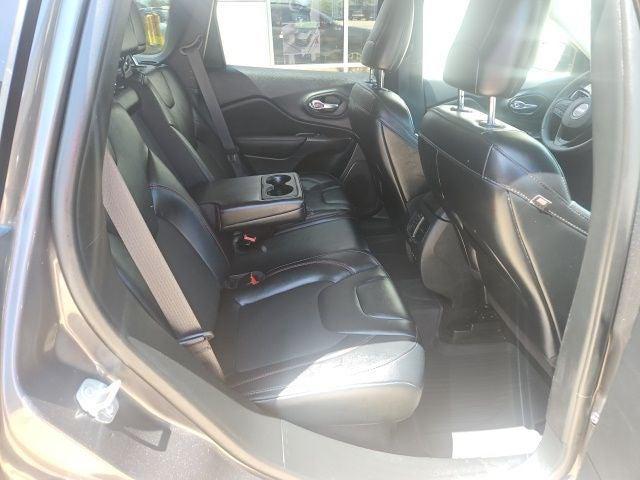 Photo of 2022 Granite Crystal Metallic Clearcoat Jeep Cherokee