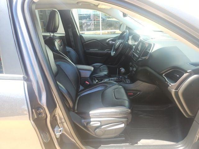 Photo of 2022 Granite Crystal Metallic Clearcoat Jeep Cherokee