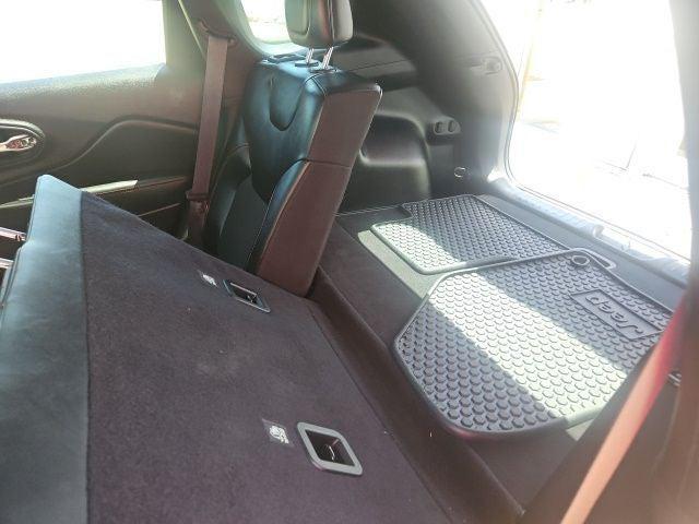 Photo of 2022 Granite Crystal Metallic Clearcoat Jeep Cherokee