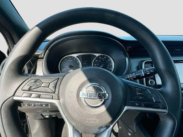 Photo of 2020 Super Black Nissan Kicks