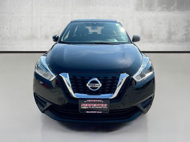 Photo of 2020 Super Black Nissan Kicks