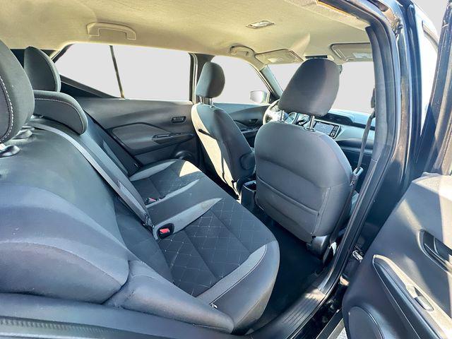 Photo of 2020 Super Black Nissan Kicks