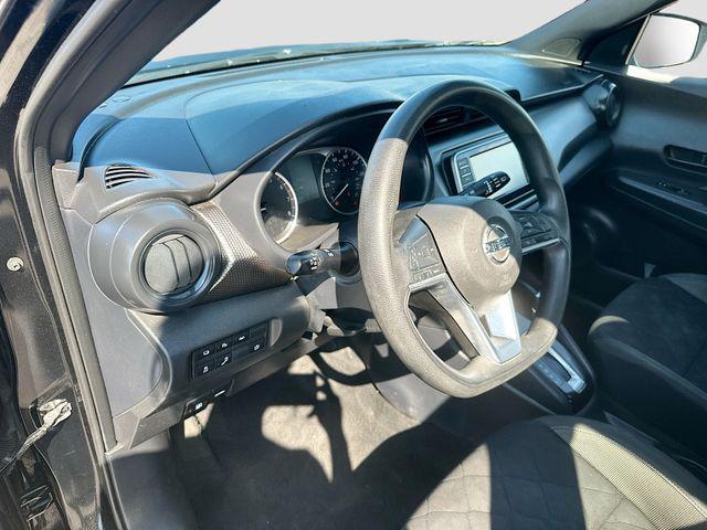 Photo of 2020 Super Black Nissan Kicks