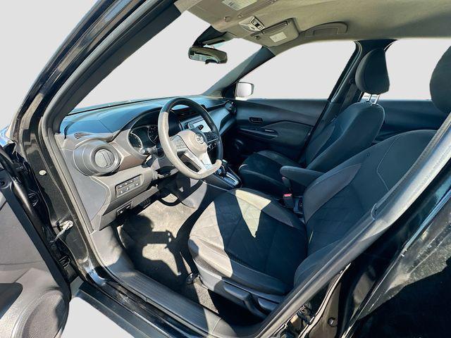 Photo of 2020 Super Black Nissan Kicks