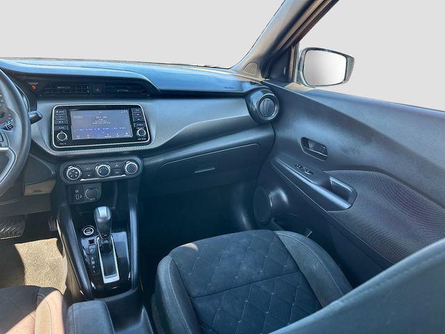 Photo of 2020 Super Black Nissan Kicks