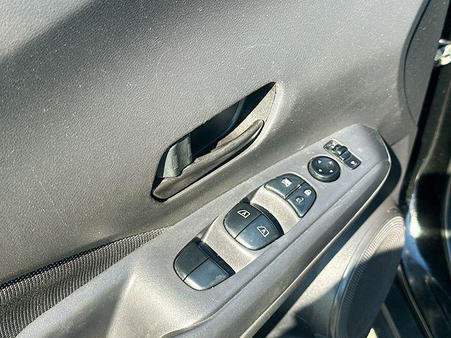 Photo of 2020 Super Black Nissan Kicks