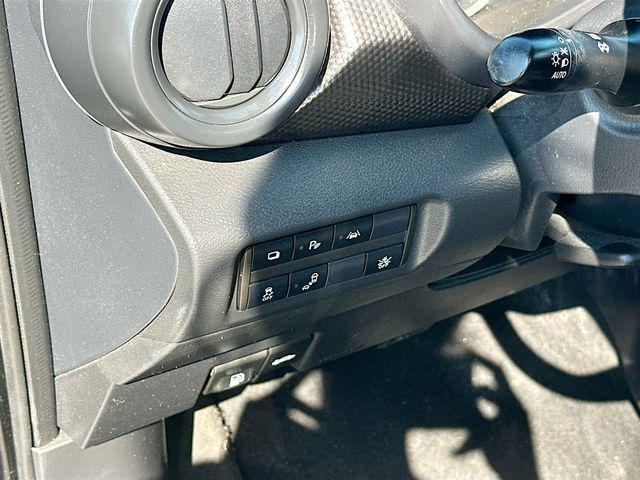 Photo of 2020 Super Black Nissan Kicks