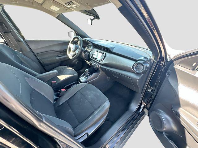 Photo of 2020 Super Black Nissan Kicks