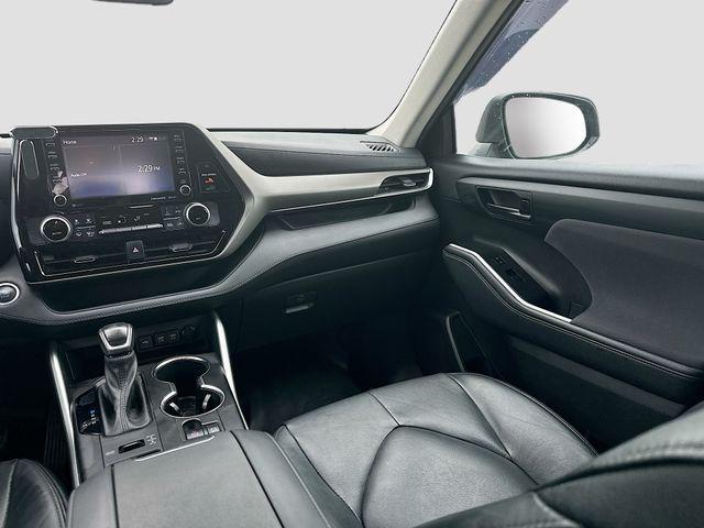 Photo of 2021 Gray Toyota Highlander