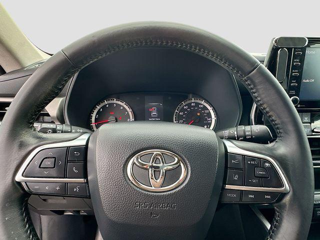 Photo of 2021 Gray Toyota Highlander
