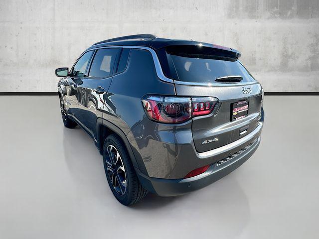 Photo of 2023 Granite Crystal Metallic Clearcoat Jeep Compass