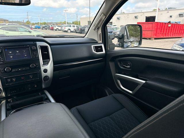 Photo of 2018 Deep Blue Pearl Nissan Titan