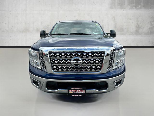 Photo of 2018 Deep Blue Pearl Nissan Titan