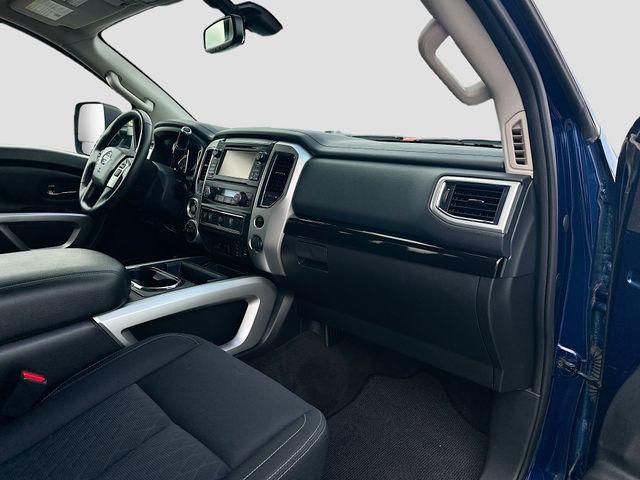 Photo of 2018 Deep Blue Pearl Nissan Titan