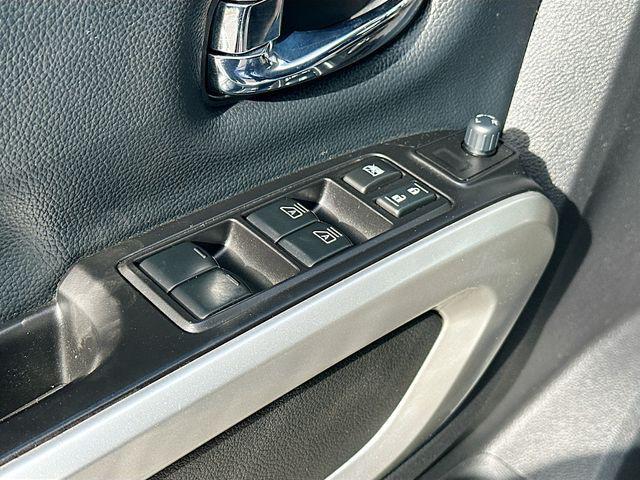 Photo of 2018 Deep Blue Pearl Nissan Titan