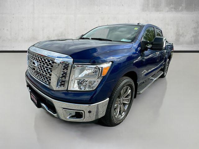 Photo of 2018 Deep Blue Pearl Nissan Titan