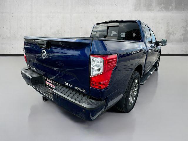 Photo of 2018 Deep Blue Pearl Nissan Titan