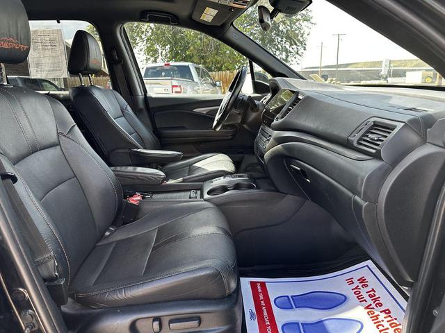 Photo of 2022 Crystal Black Pearl Honda Pilot