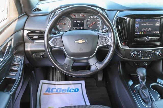 Photo of 2022 Summit White Chevrolet Traverse
