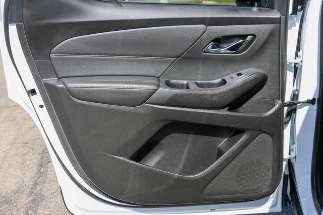 Photo of 2022 Summit White Chevrolet Traverse