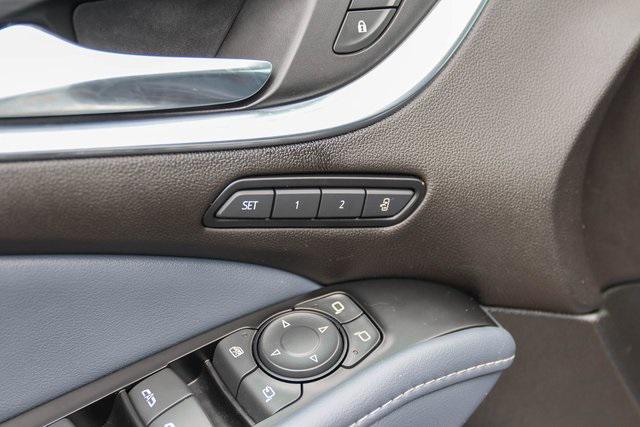 Photo of 2024 Summit White Buick Enclave