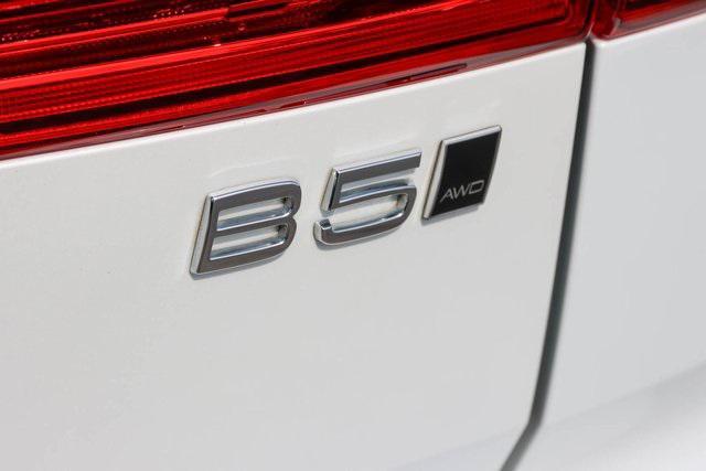 Photo of 2023 Crystal White Metallic Volvo XC60