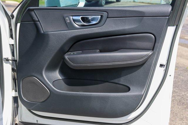 Photo of 2023 Crystal White Metallic Volvo XC60