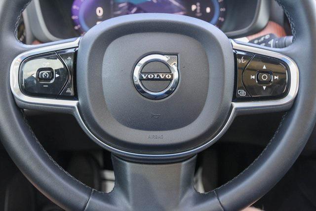 Photo of 2023 Crystal White Metallic Volvo XC60